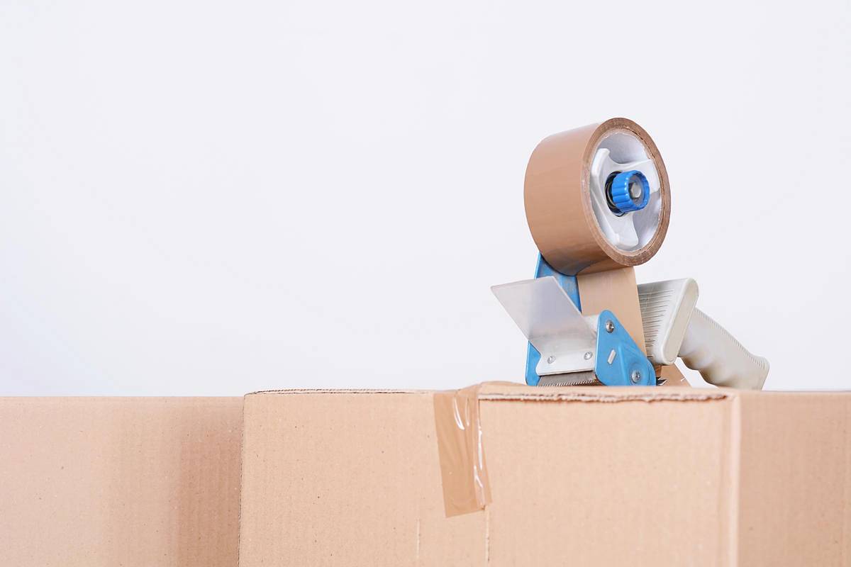 boxes-sealed-with-tape-gun-for-moving-2026-03-26-09-55-24-utc.jpg