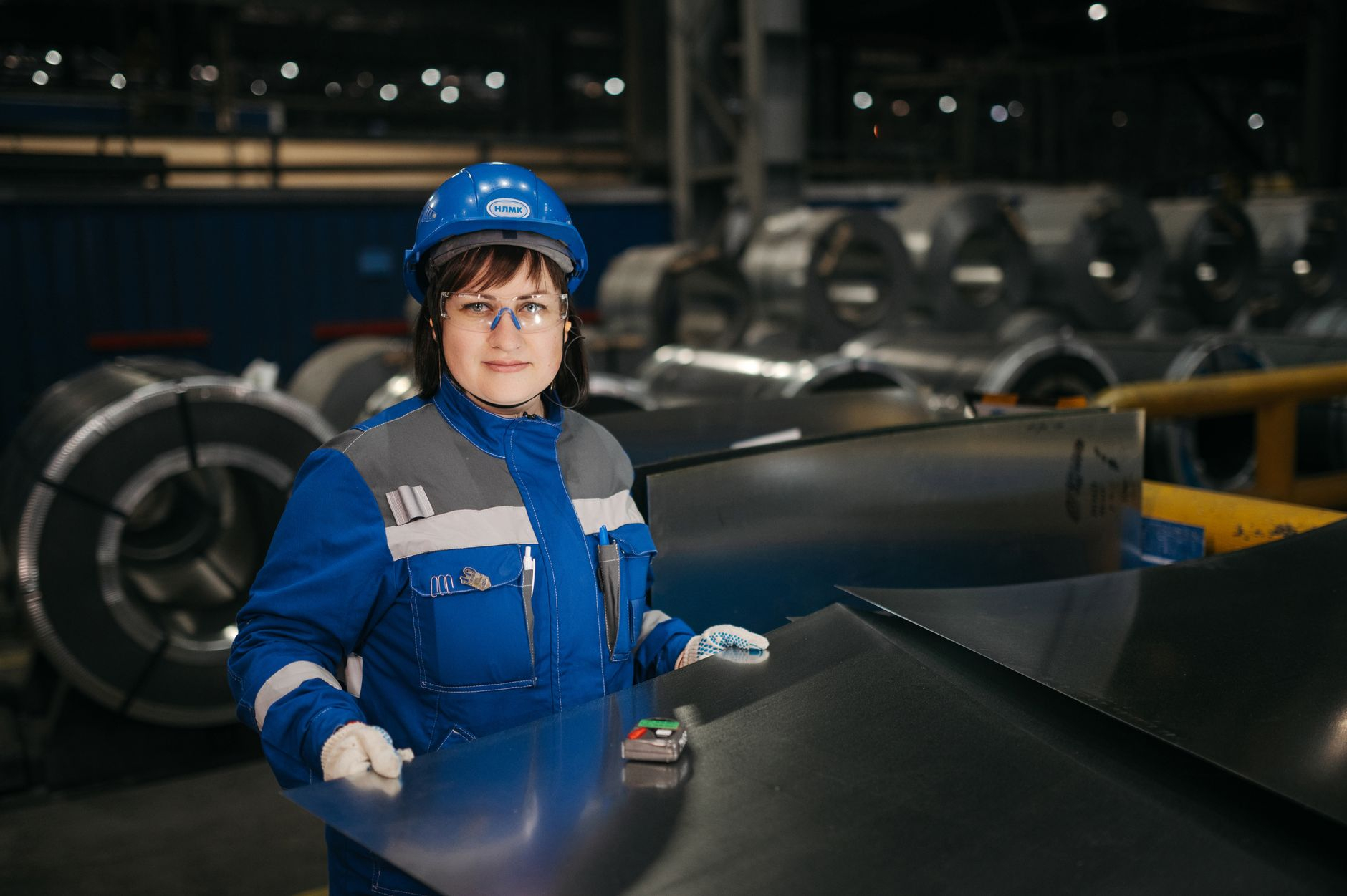 Ewolucja ogrodniczek roboczych: Czym różnią się współczesne modele damskie i męskie pod kątem użyteczności?